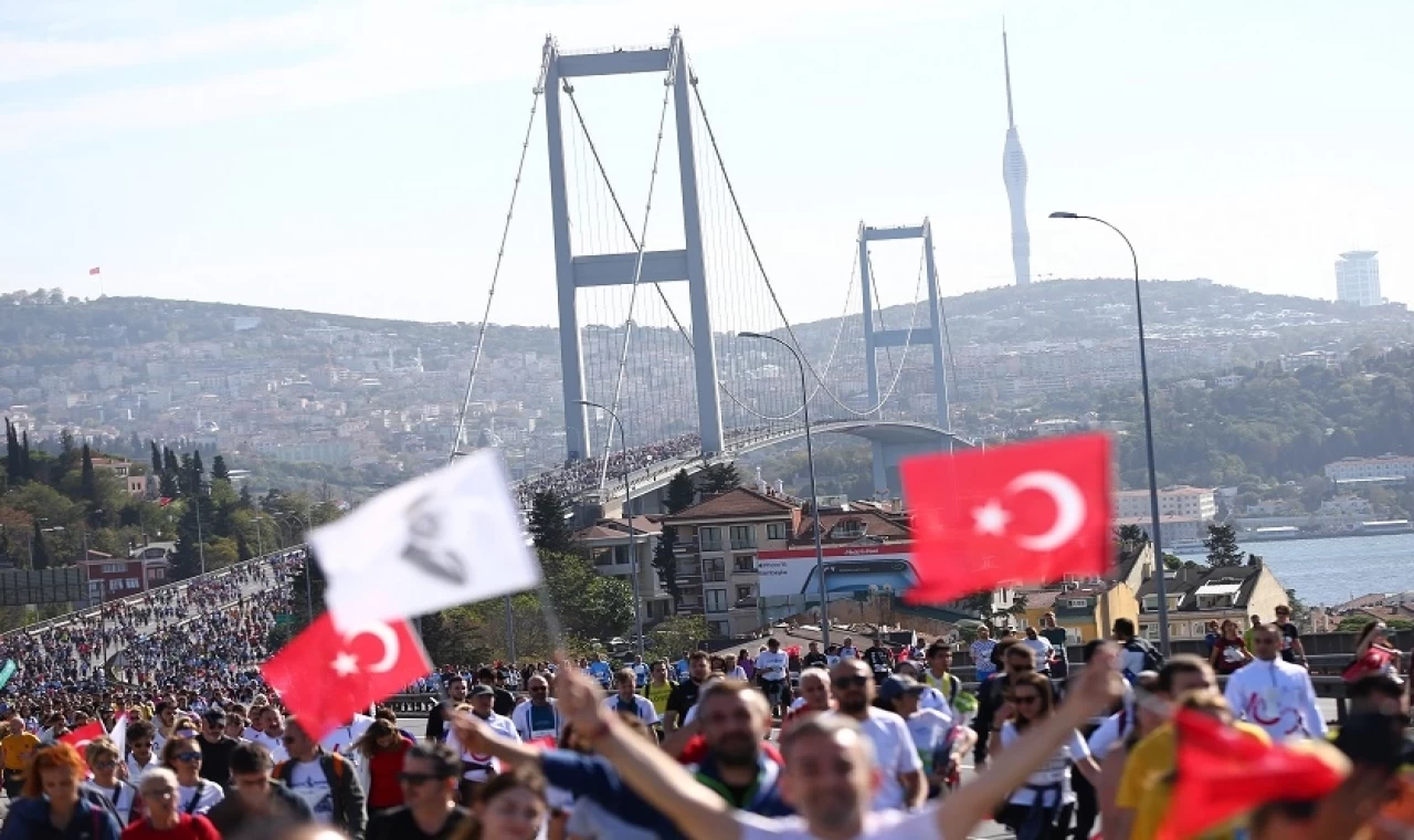 İstanbul’da maratonda koşup, giysi kumbarasına destek olacaklar