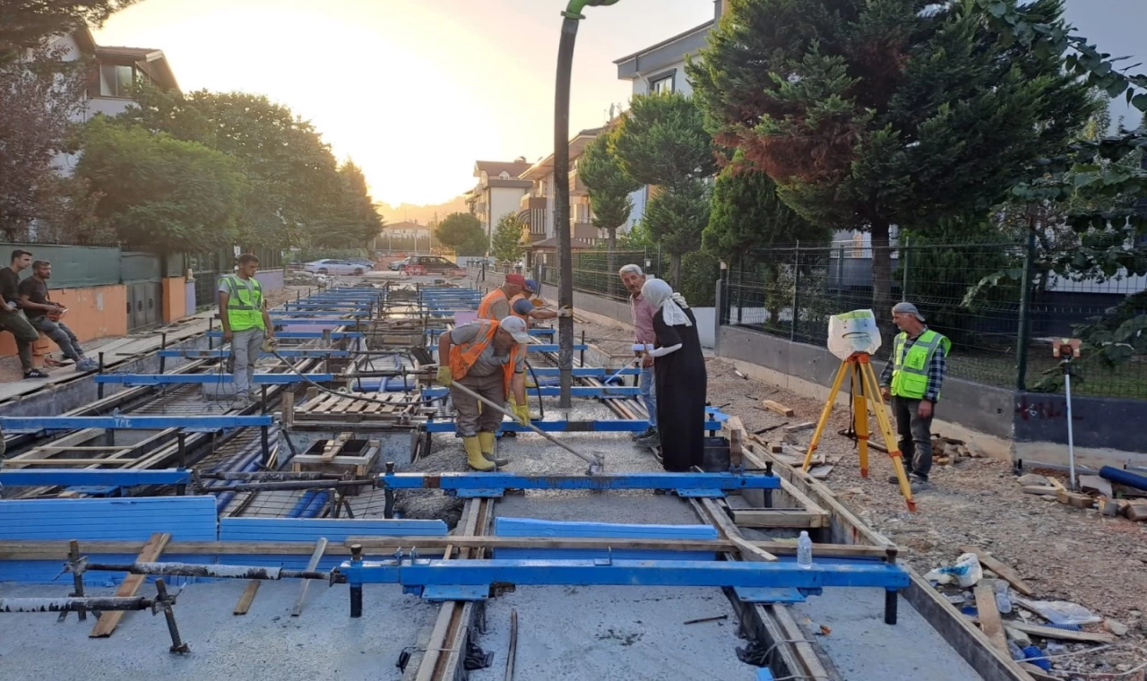 Kocaeli Alikahya Tramvayı’nda ray betonları dökülüyor