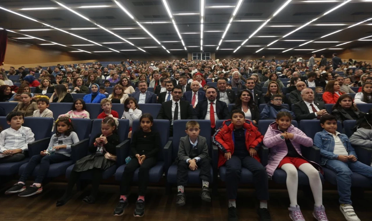 ’Mustafa’nın Ankara galasında çocuklar protokolde