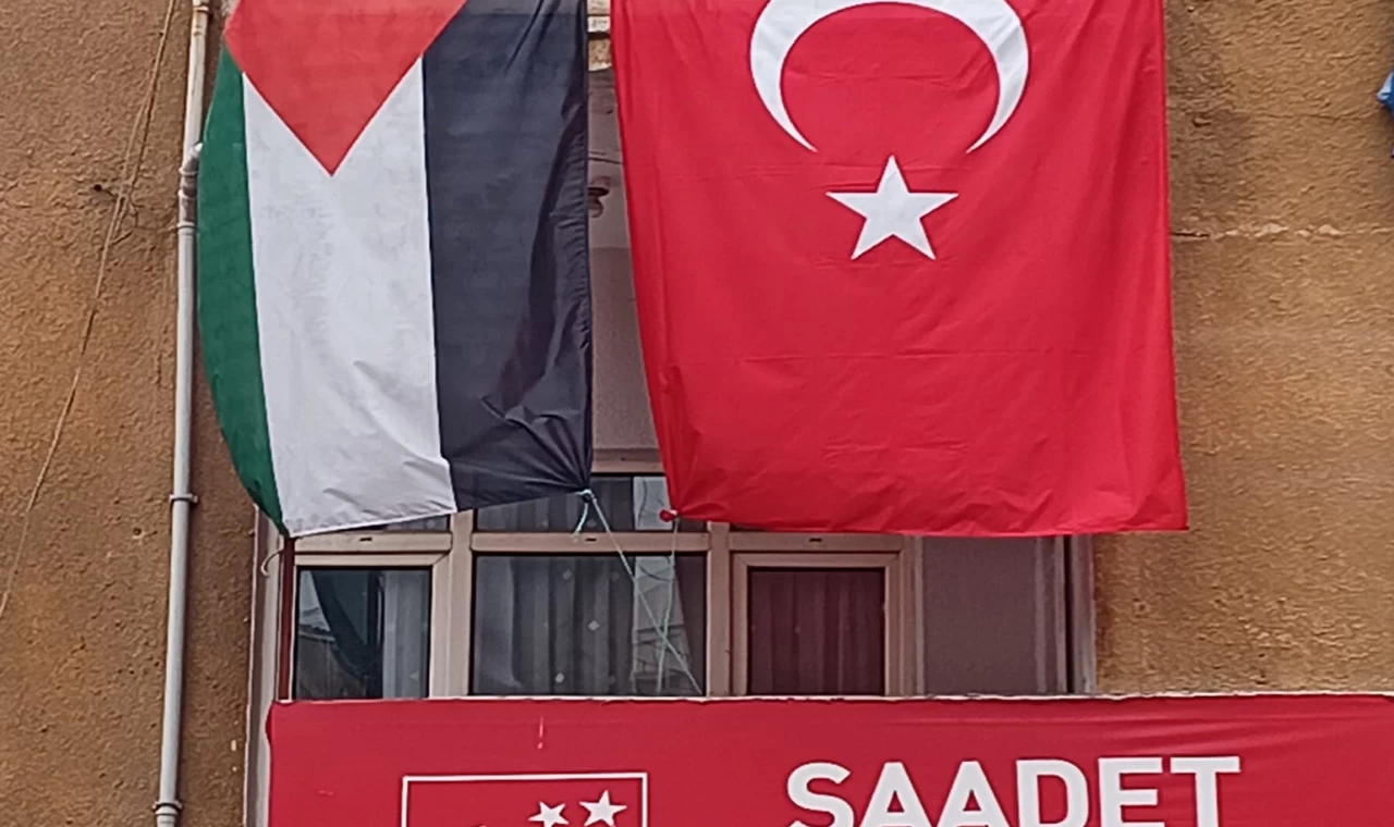 Edirne Keşan’da SP, Filistin bayrağı astı!