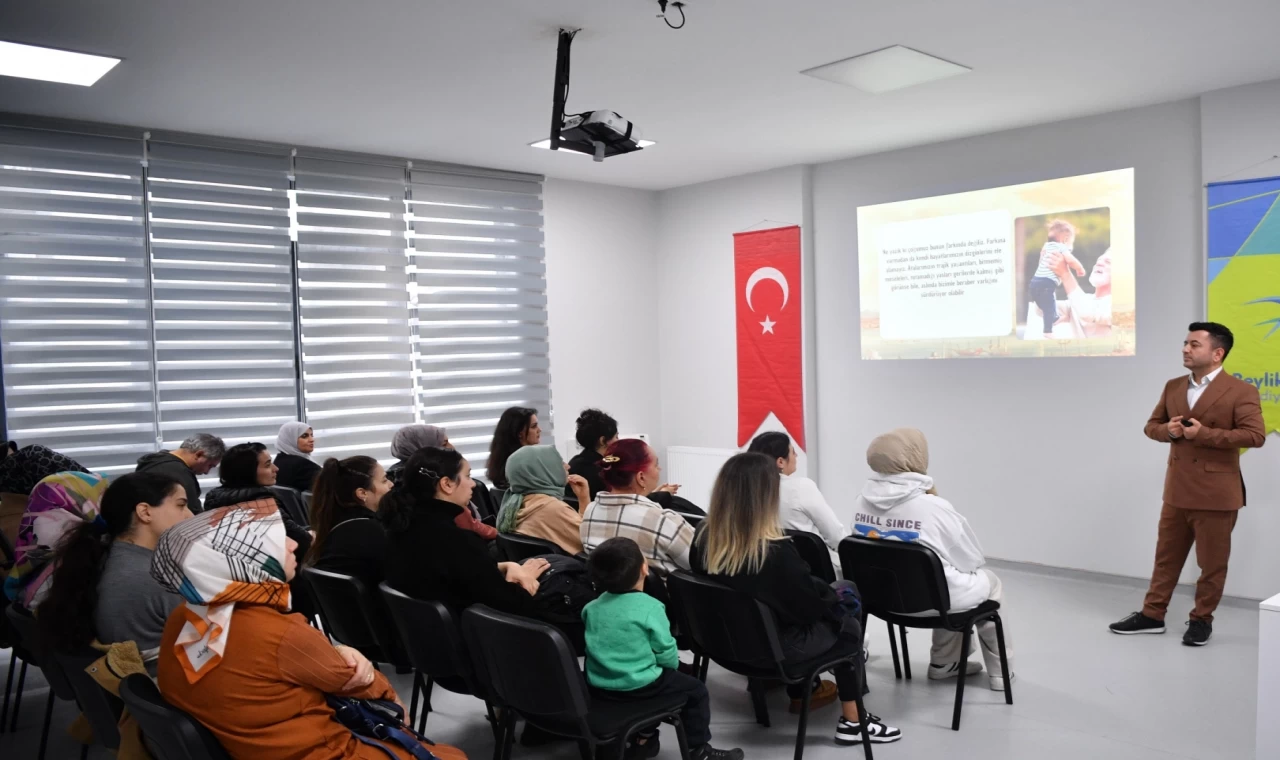 İstanbul Beylikdüzü’nde “Nesiller Arası Aktarım” semineri düzenlendi