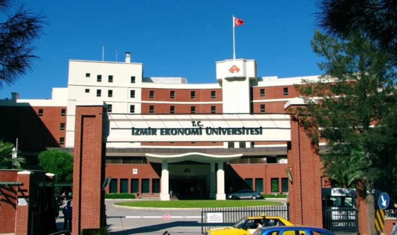 İzmir Ekonomi Üniversitesi’nde yetersiz kütüphane imza toplattı