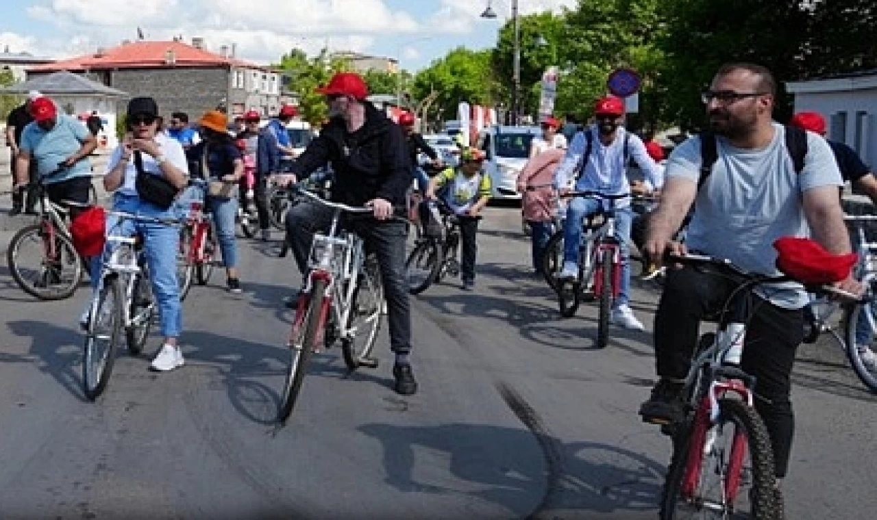 İzmir trafiğine ’Bisiklet Sürüş Etkinliği’ ayarı