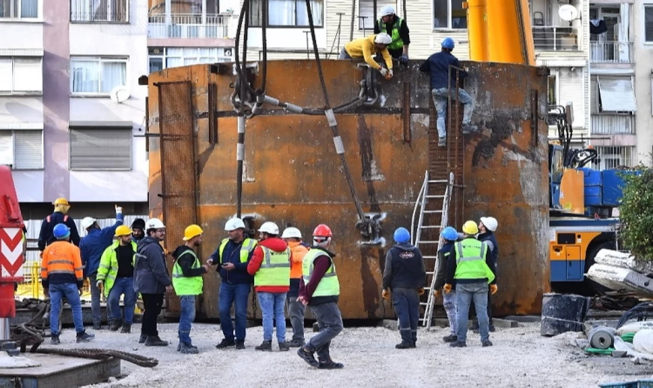 İzmir’de dev makine yeni rotası için taşınacak