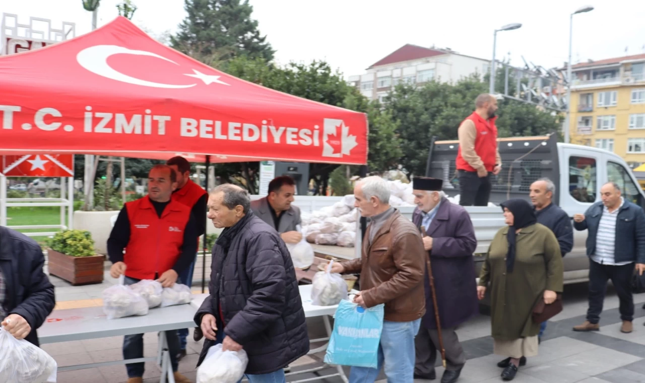 Kocaeli İzmit’te halka ücretsiz istiridye mantarı