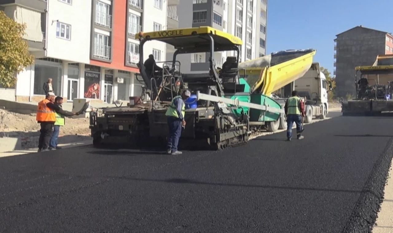 Malatya Büyükşehir’den 16 metre genişliğindeki yola bakım