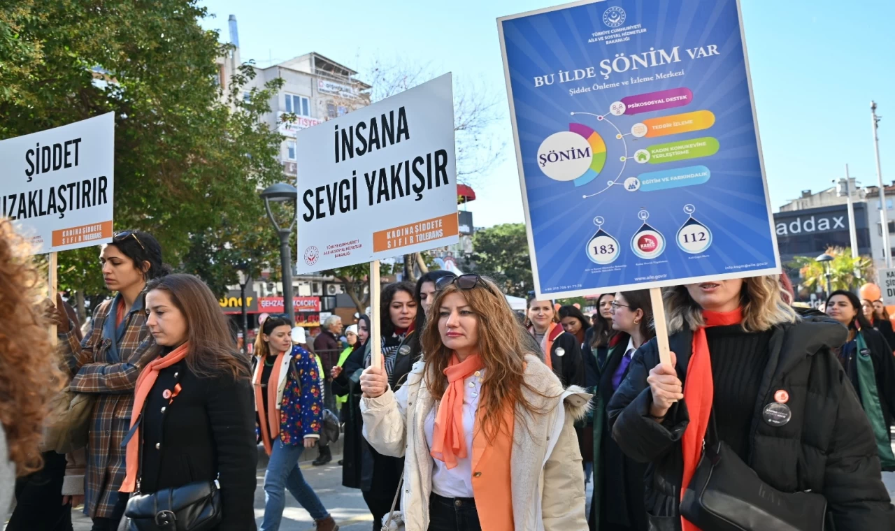 Manisa’da kadına yönelik şiddete birlikte ’Dur’ dediler