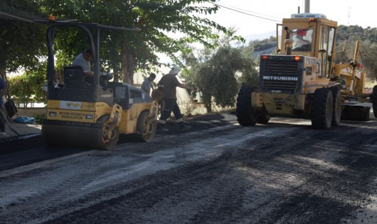 Antalya Büyükşehir’den kırsalda bozulan yollara bakım onarım çalışması