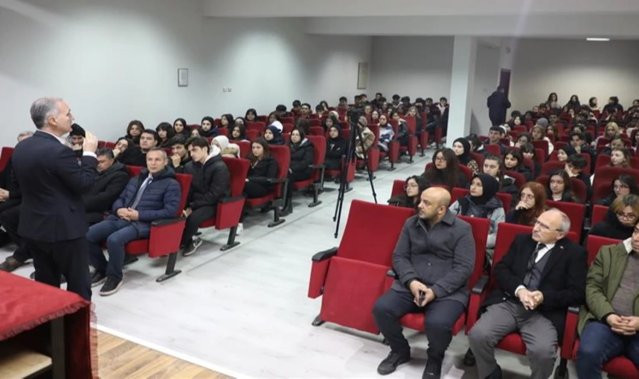 Başkan Taban, ”Genç Bakış” programlarında öğrencilerle bir araya geldi