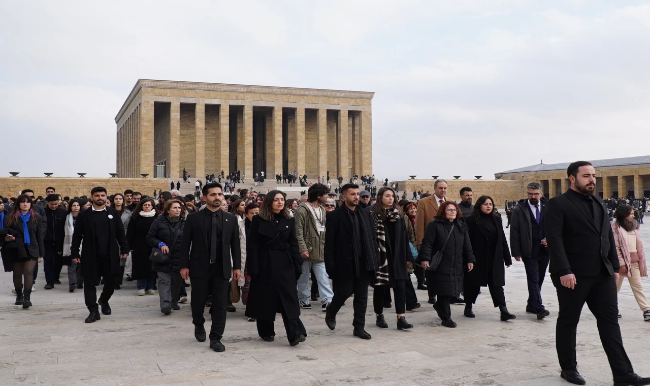 Çağdaş Gençlik Ata’nın huzurunda