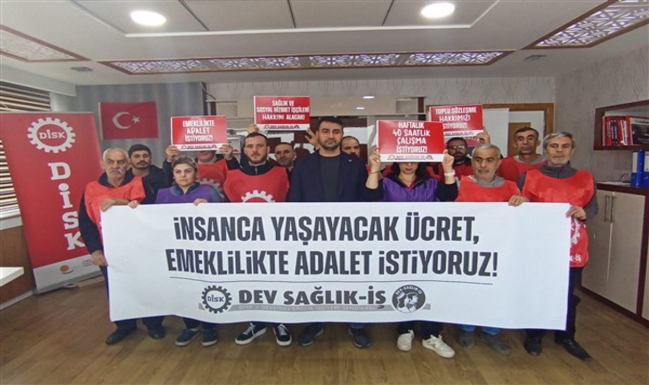 DİSK Dev Sağlık-İş Sendikası adalet talebiyle açıklama yaptı