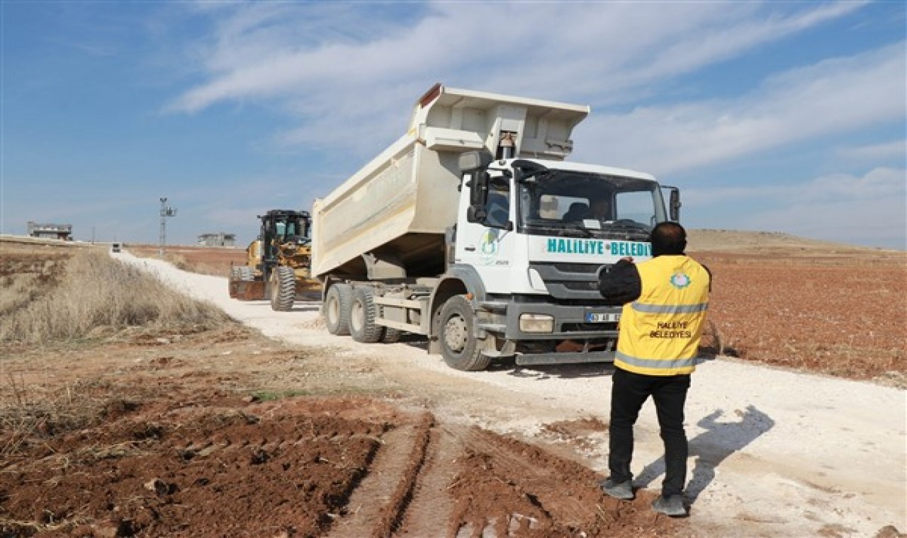 Haliliye Belediyesi, kış öncesi stabilize yol çalışmalarına devam etti