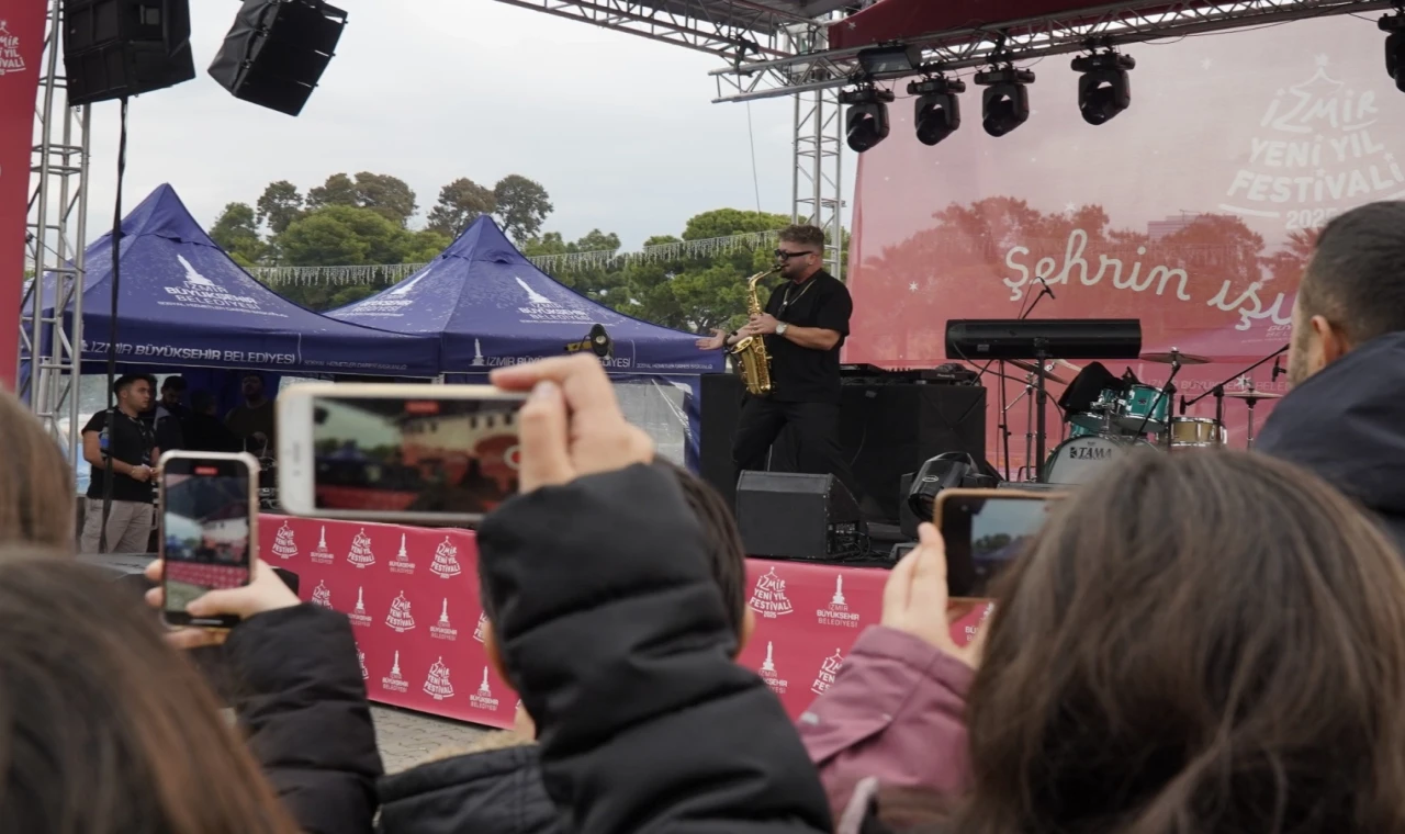 İzmir’de Yeni Yıl Festivali’nde coşku dolu anlar