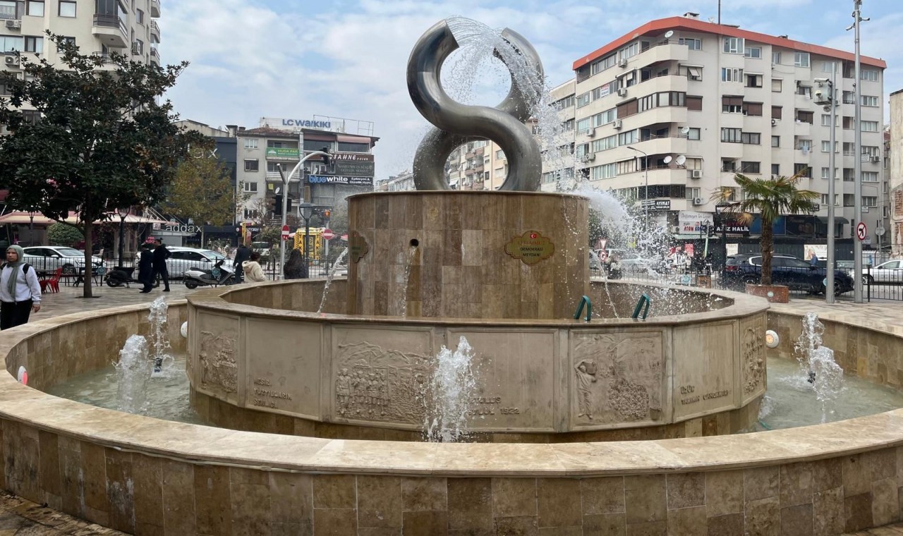 Kentin havuzlarına, Manisa Büyükşehir Belediyesinden bakım onarım çalışmaları