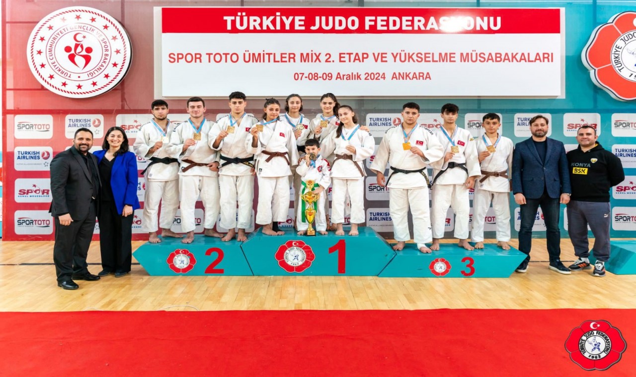 Konya Büyükşehir Belediyespor Judo Takımı, namağlup şampiyon oldu