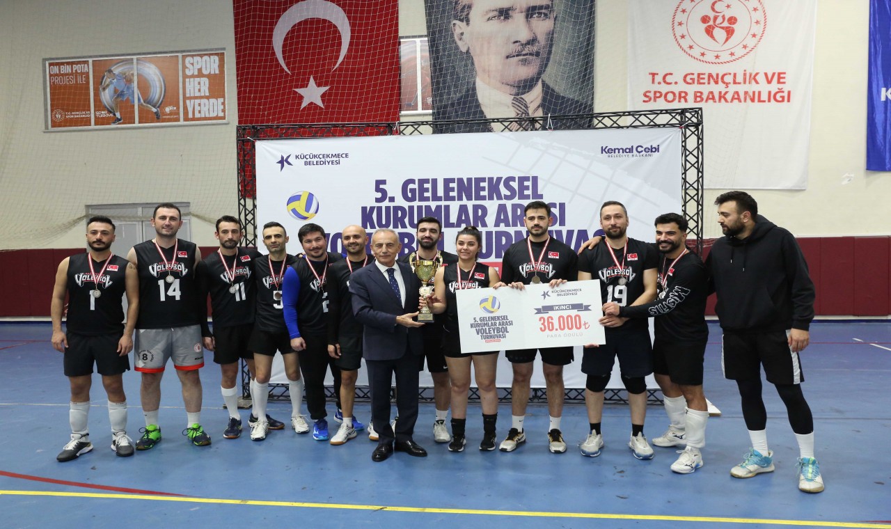 Kurumlararası Voleybol Turnuvası’nda şampiyon Küçükçekmece İtfaiye oldu