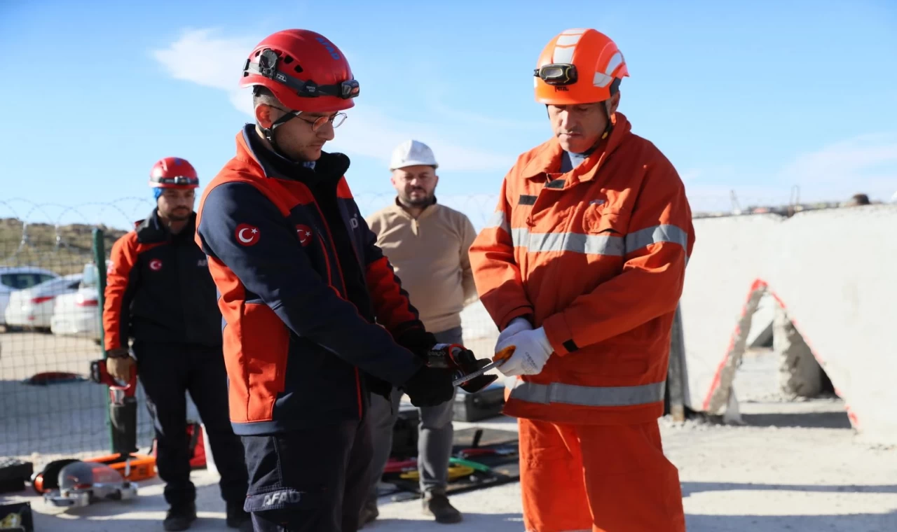 Mardin Büyükşehir personeline ”Afet Müdahale Eğitimi