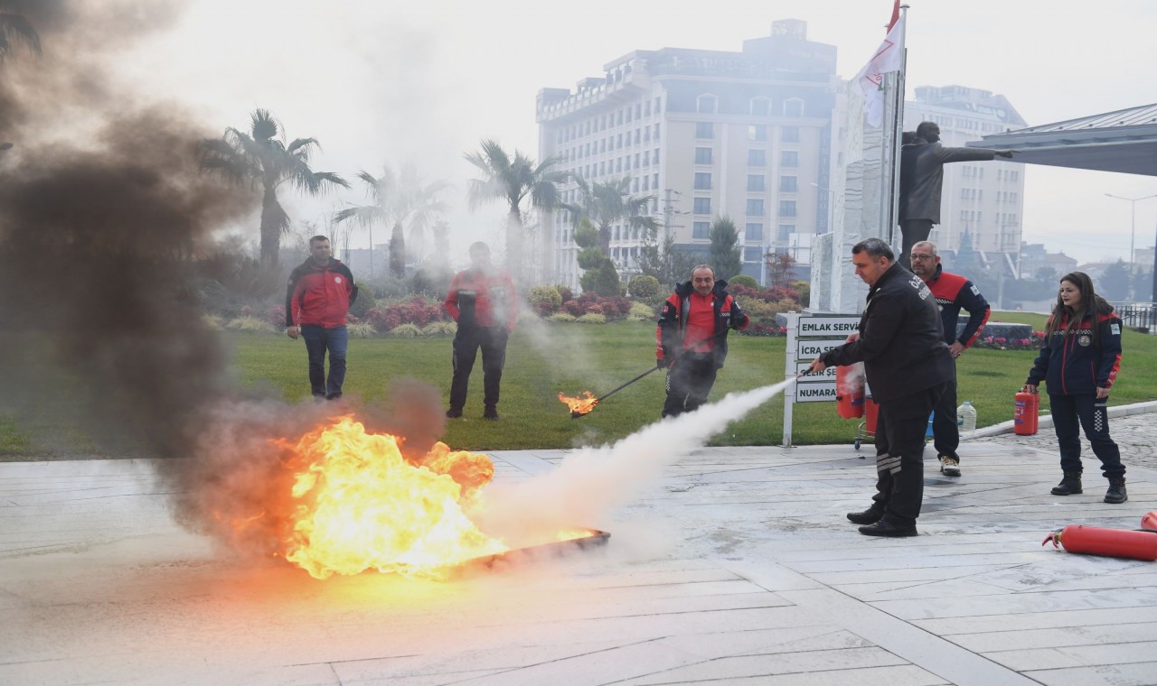 Osmangazi Belediyesi personele deprem ve yangın tatbikatı gerçekleştirdi