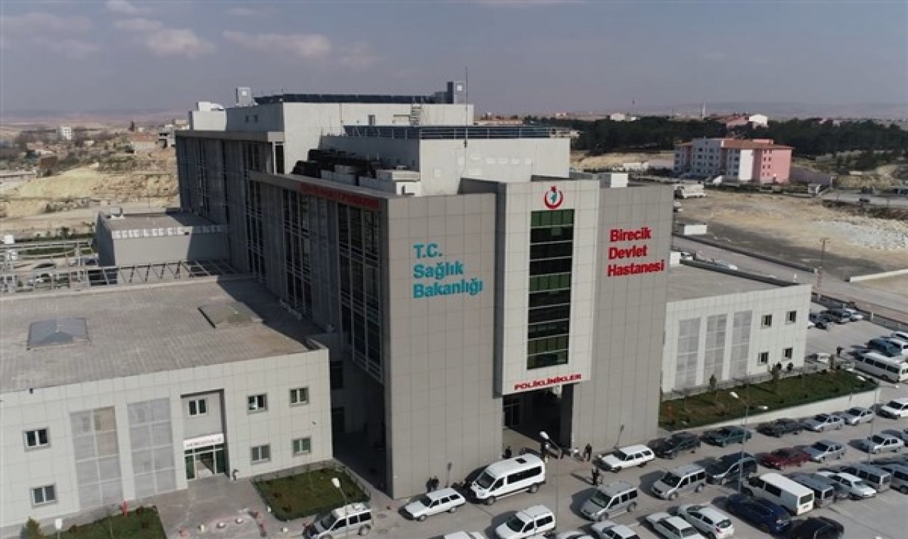 Şanlıurfa’da boynuna iğne saplanan hasta sağlığına kavuşturuldu