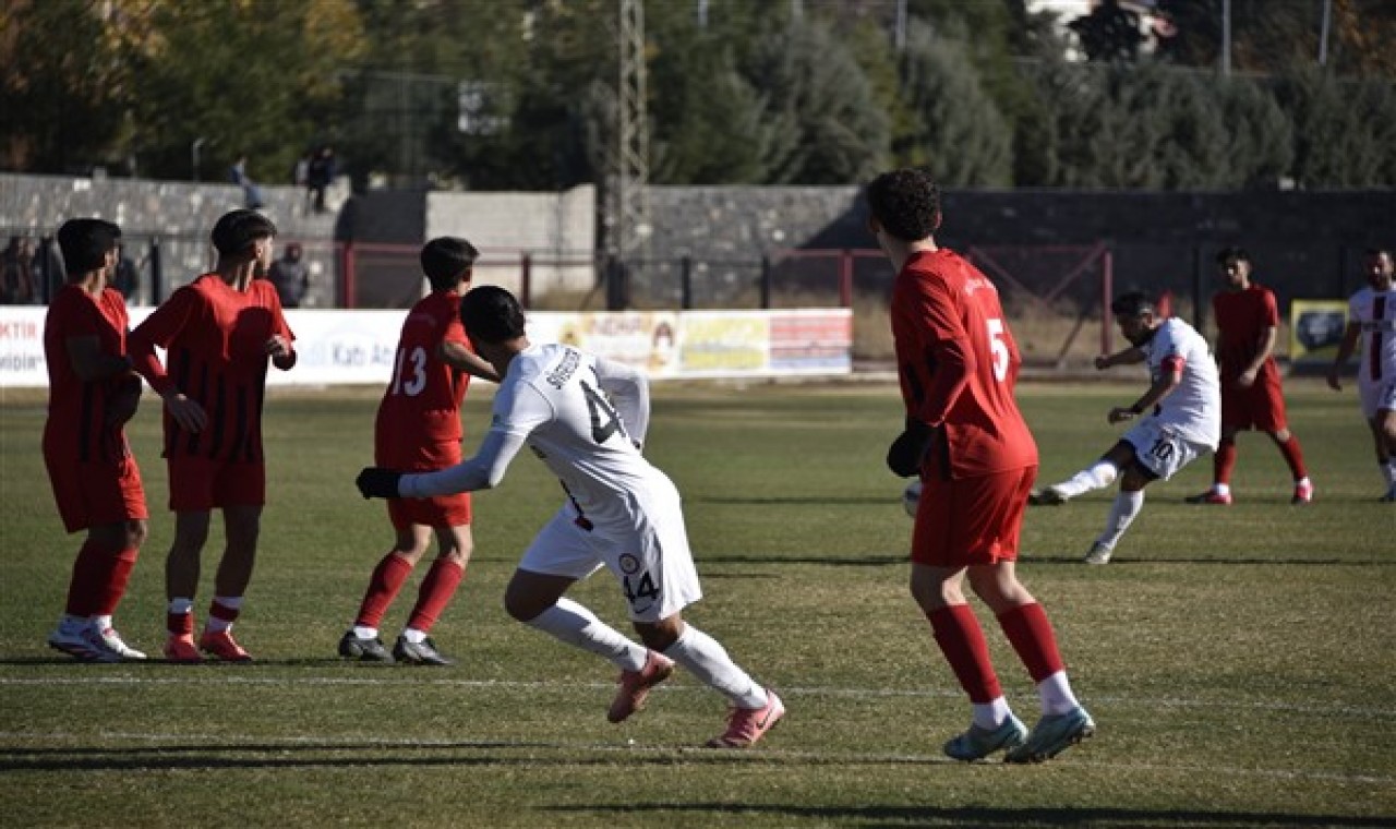 Siverek Belediyespor: 4 - Elbistanspor: 0