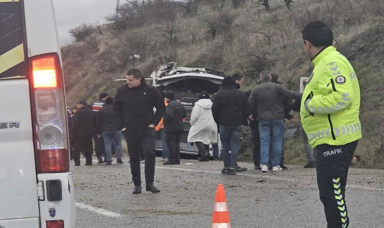 Balıkesir Gönen’de işçi servisi devrildi: 25 yaralı