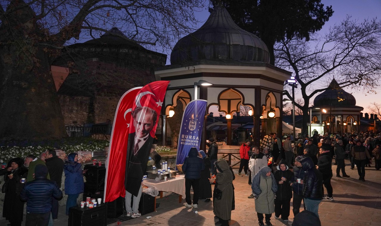 Bursa Büyükşehir Belediyesi’nden yeni yılın ilk sabahında camilerde çorba ikramı