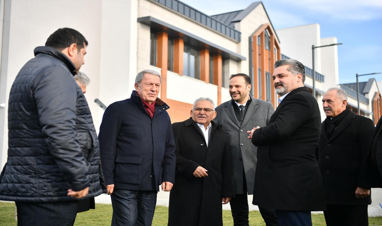 Büyükkılıç, Kayseri Yeşilay Uyuşturucuyla Mücadele Rehabilitasyon Merkezi’ni ziyaret etti