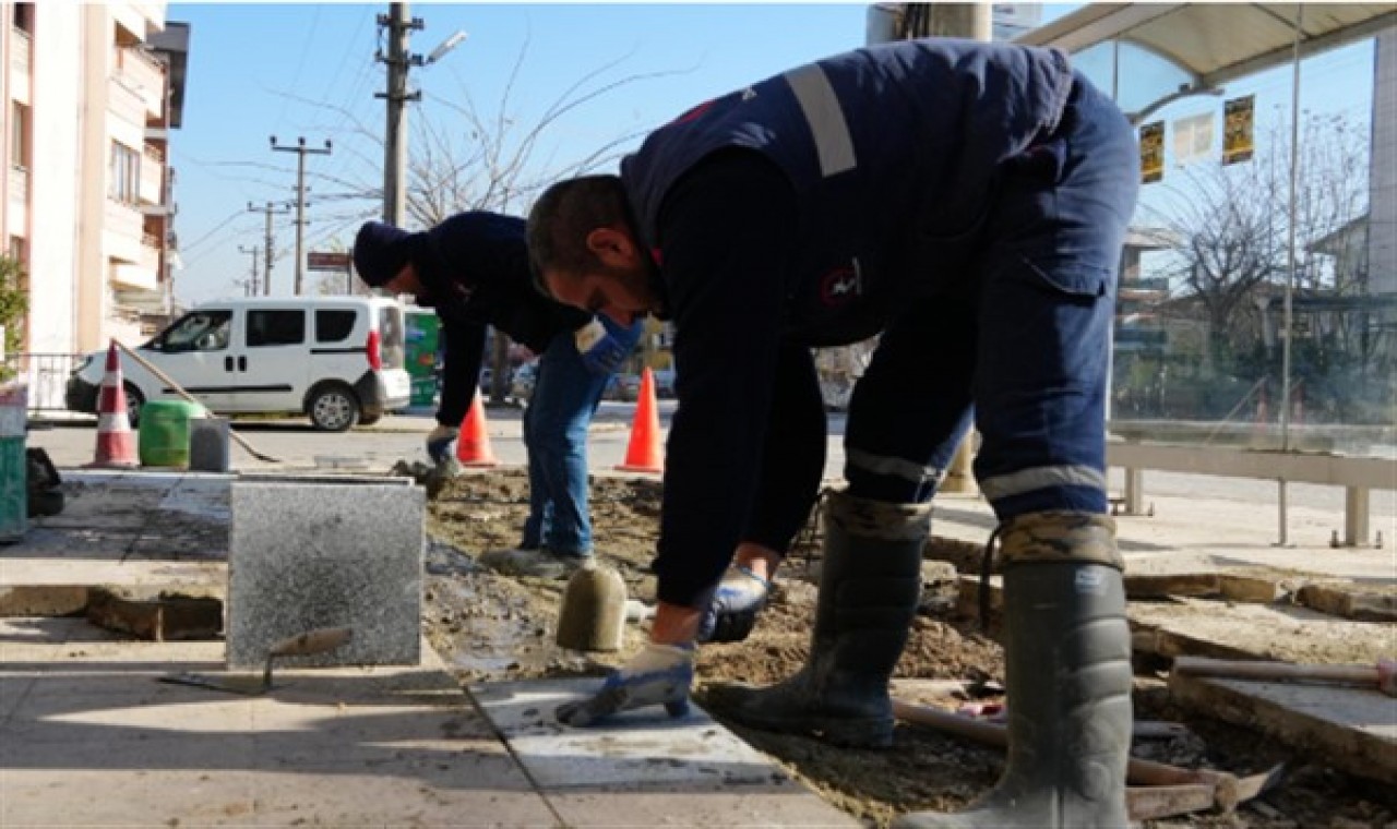 Düzce’de kaldırım çalışması ve çiçeklendirme yapıldı