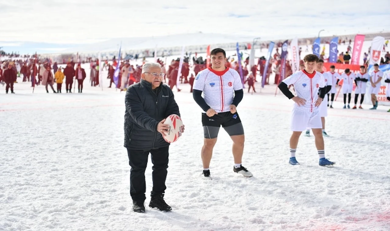 Erciyes’te Kar Ragbi heyecanı yaşandı