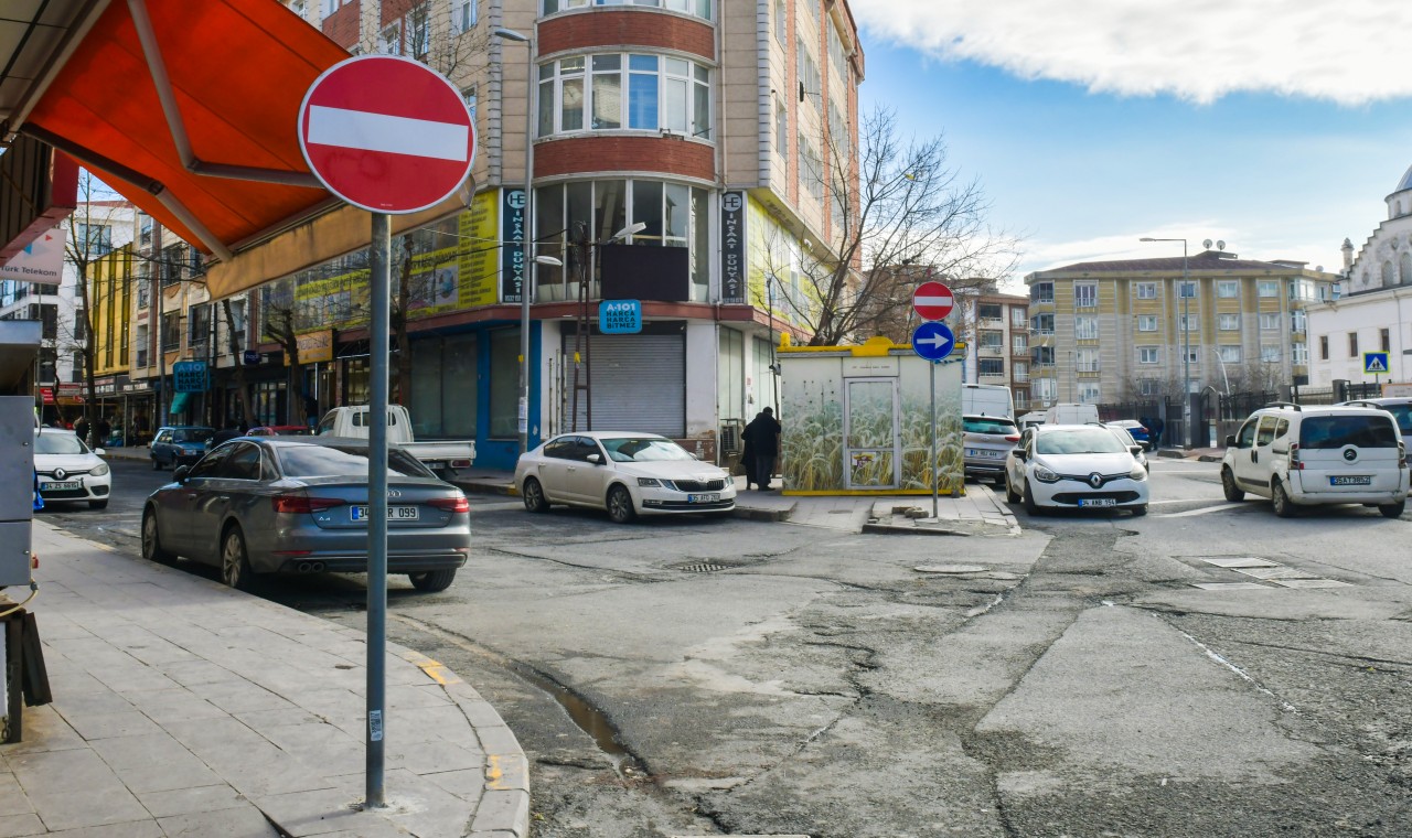 Esenyurt’un 5 caddesinde tek yön uygulaması başladı