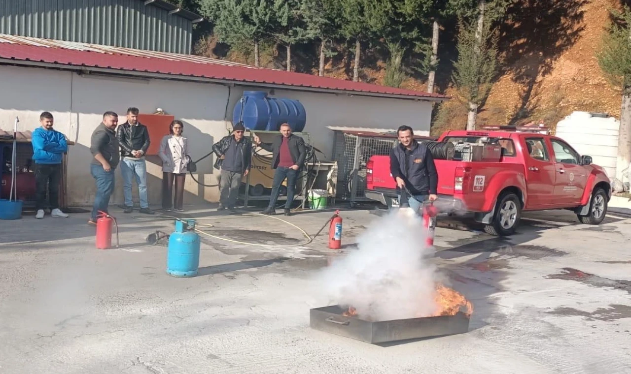 Muğla İtfaiyesi’nden baca temizlik eğitimi