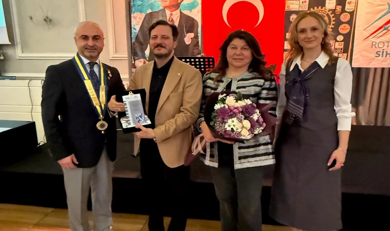 Prof. Mehmet Ali Sanlıkol’a Rotary Meslek Hizmet Ödülü