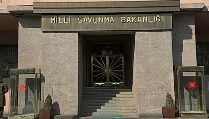 Bakan Güler, Mavi Vatan-2025 Tatbikatı’nın Seçkin Gözlemci Günü Faaliyetlerini takip etti