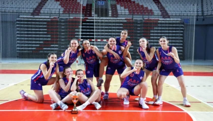 Büyükşehir’in basketbolcu kızları Antalya şampiyonu oldu