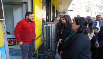 Eş Başkan Bucak, Emek Caddesi’nde esnafı ziyaret etti