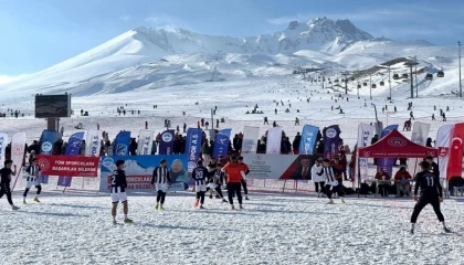 Kayseri Erciyes’te Kar Ragbi heyecanı başladı